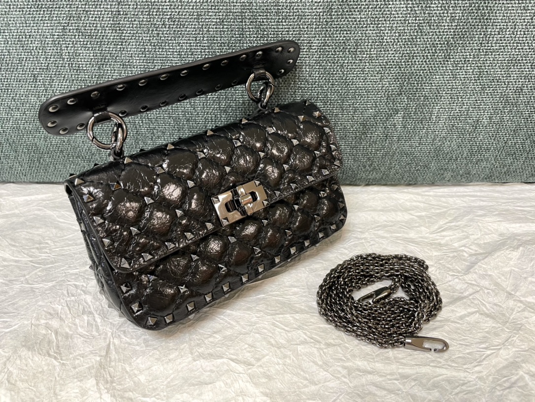 Valentino Garavani Rockstud Spike Small Chain Bag in Black Supple Lambskin Nappa